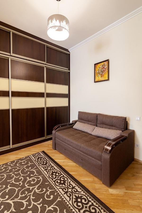 Apartment On Tamanska - вулиця дарії гусяк Lviv