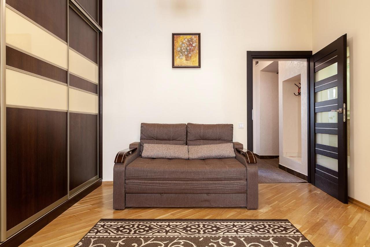 On Tamanska - вулиця дарії гусяк Apartment Lviv